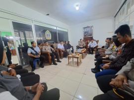 KUNJUNGAN KAPOLRES GUNUNGKIDUL YANG BARU DI KALURAHAN PUTAT